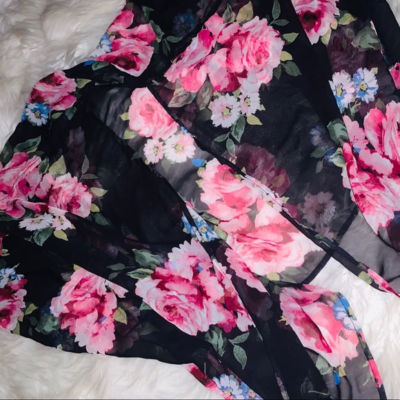 NWOT Beautiful Floral Shawl Kimono - Picture 2 of 4